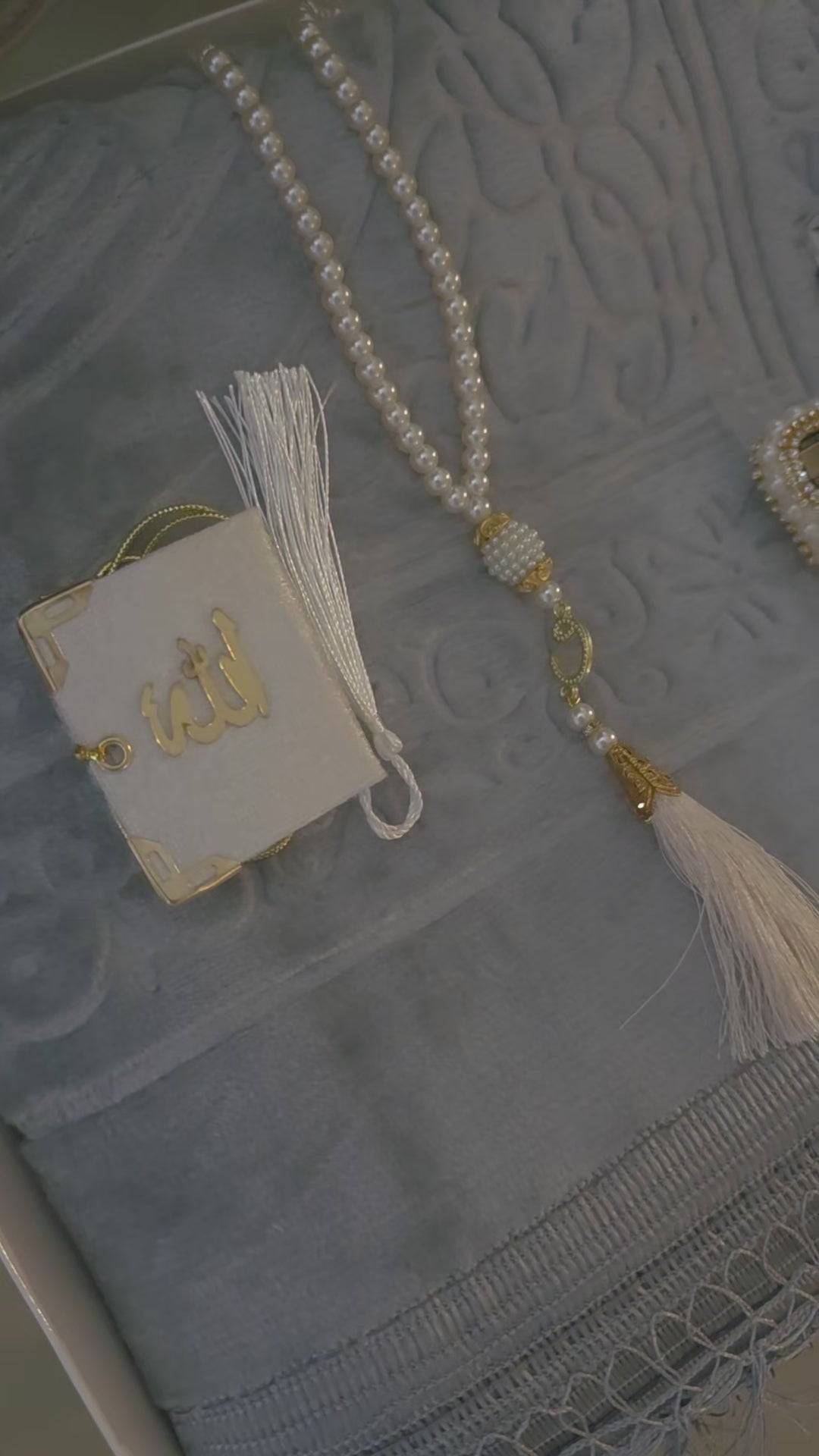 COFFRET CADEAU MUSULMAN PERSONNALISÉ – TAPIS + ACCESSOIRES