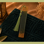Coffret Prière Luxe Personnalisable – Tapis 110x70cm, Citadelle du Musulman, marque page artisanal en résine & Musc Tahara Pistache 12ml