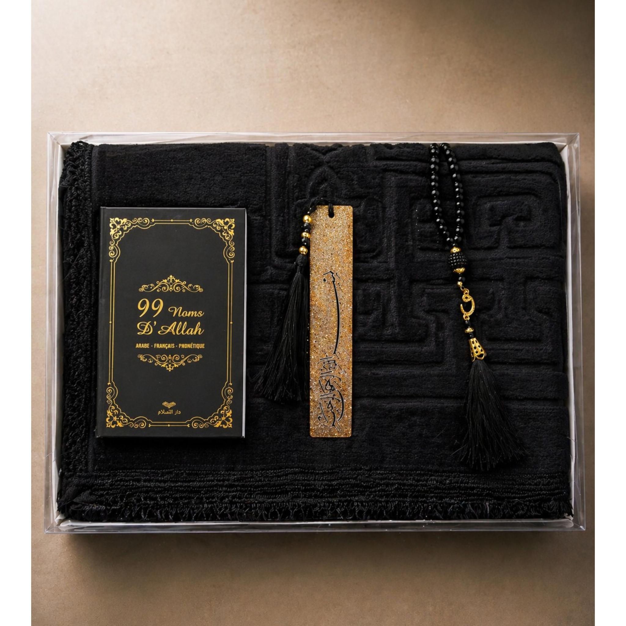 Coffret Cadeau Islamique Personnalisable Luxe Noir & Or – Tapis 70x110cm + Tasbih + Livre 99 Noms d’Allah + Marque-page fait main