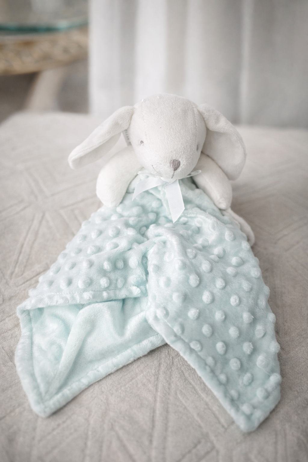 Coffret douceur naissance – Doudou lapin & couverture minky vert Sauge Personnalisable