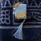 Coffret de Prière Personnalisable Bleu Gris – Tapis, Tasbih, Compteur & Mini Coran Allah