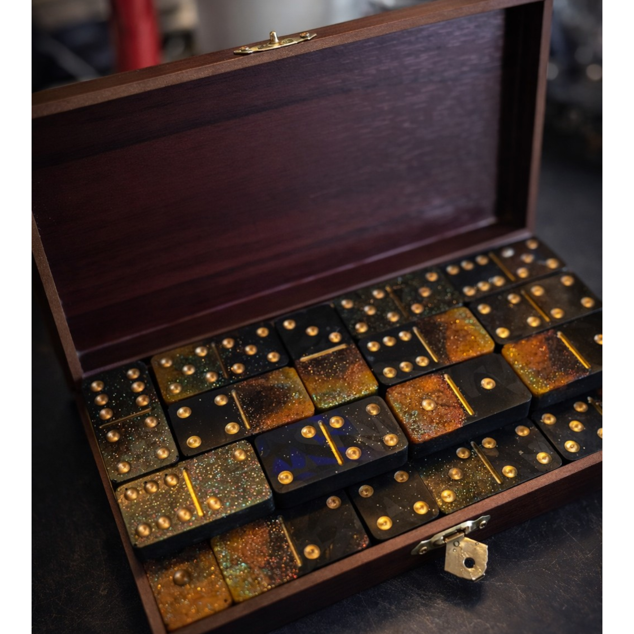Dominos holographiques artisanaux avec coffret en bois