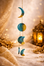 🌙 Suspension Lunaire en Résine — Bleu profond & Éclats dorés