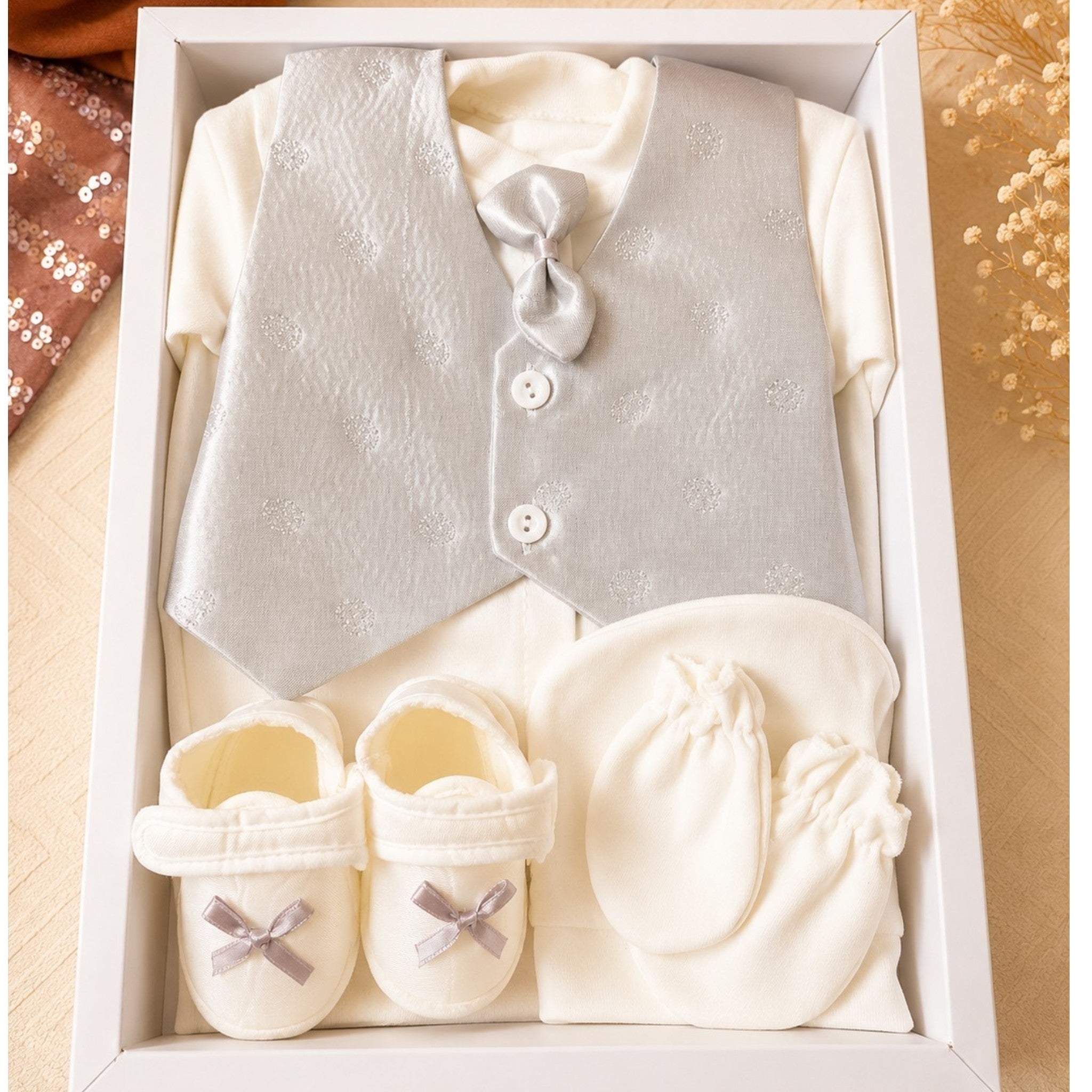 Coffret naissance bébé garçon 6 pièces – Blanc & Argent – Tenue de cérémonie