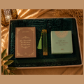 Coffret Prière Luxe Personnalisable – Tapis 110x70cm, Citadelle du Musulman, marque page artisanal en résine & Musc Tahara Pistache 12ml
